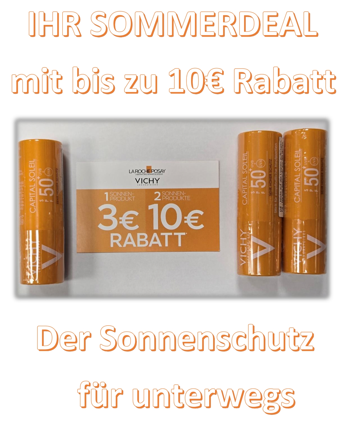 Sommeraktion mit bis zu 10?€ Rabatt auf Sonnenpflegeprodukte von Vichy – abgebildet sind drei orangefarbene Sonnenschutz-Sticks mit SPF 50 und ein Hinweis auf 3?€ Rabatt bei einem Produkt, 10?€ bei zwei.